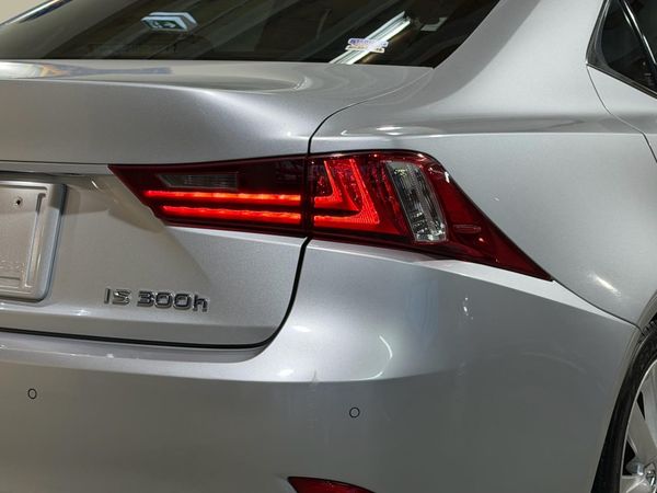 2013 Lexus IS 300h Version L Carousel 18