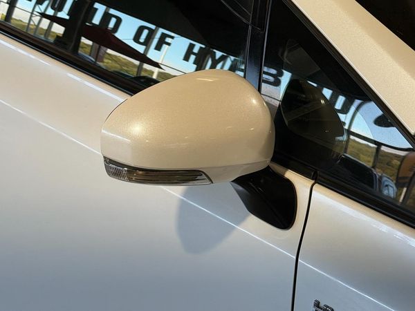 2013 Toyota Prius ALPHA S-TOURING Carousel 3