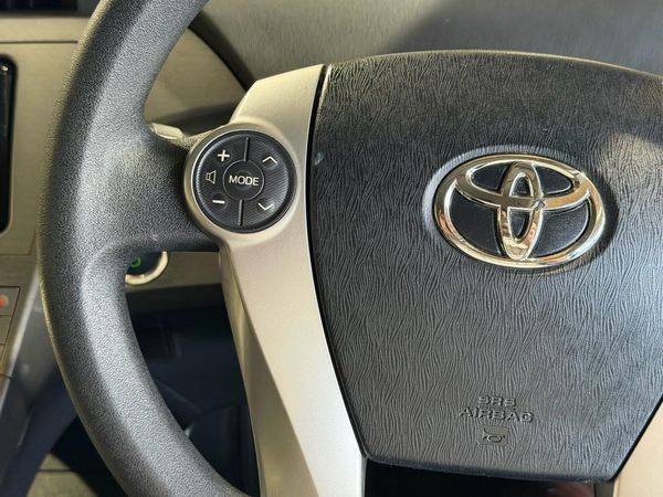 2015 Toyota Prius S -Grade Carousel 8