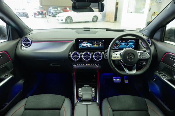 2021 Mercedes-Benz EQA EQA250 AMG-Line Carousel 6