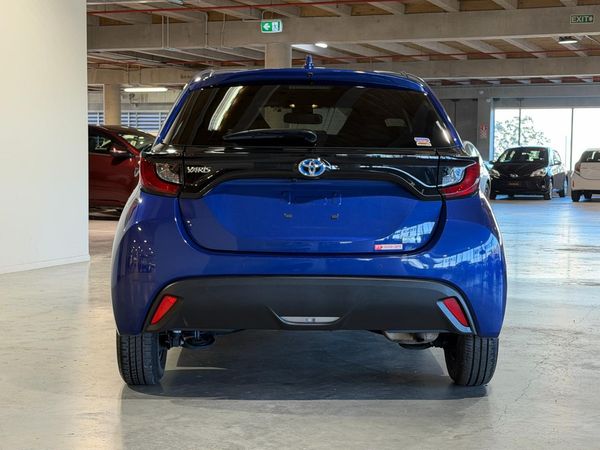 2022 Toyota Yaris Hybrid X Carousel 12