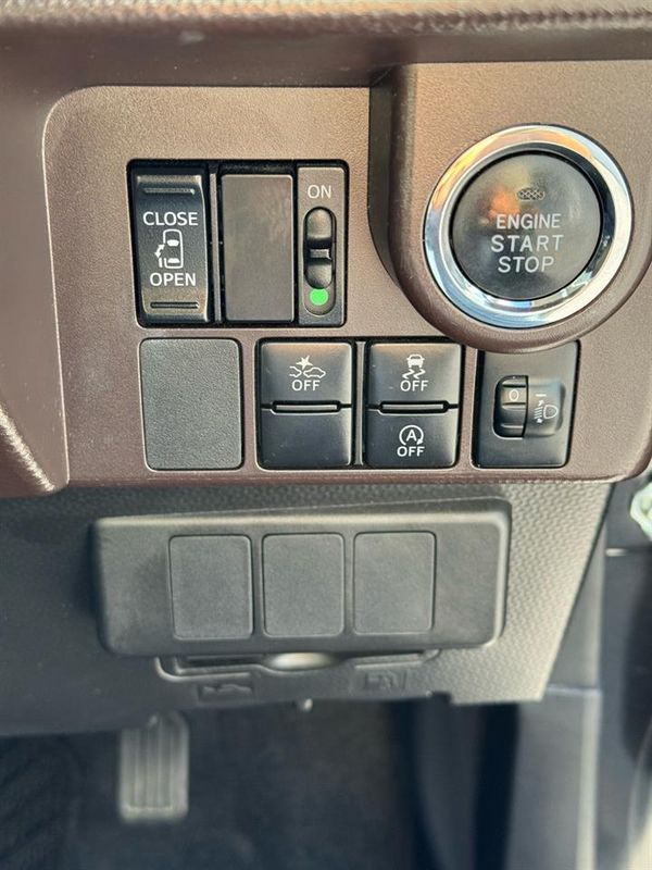 2017 Toyota Tank XS Carousel 7