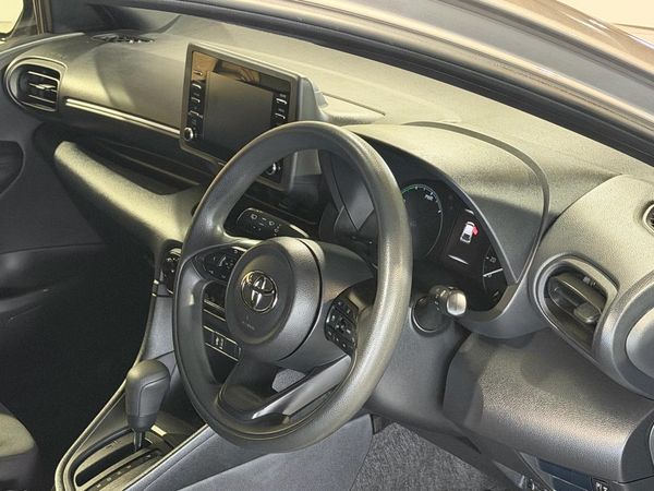 2021 Toyota Yaris Hybrid X Carousel 6