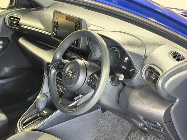 2021 Toyota Yaris Hybrid X Carousel 6