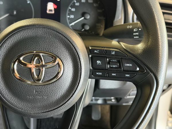 2020 Toyota Yaris Hybrid X Carousel 7