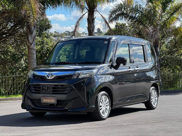 2017 Toyota Tank XS Carousel 11
