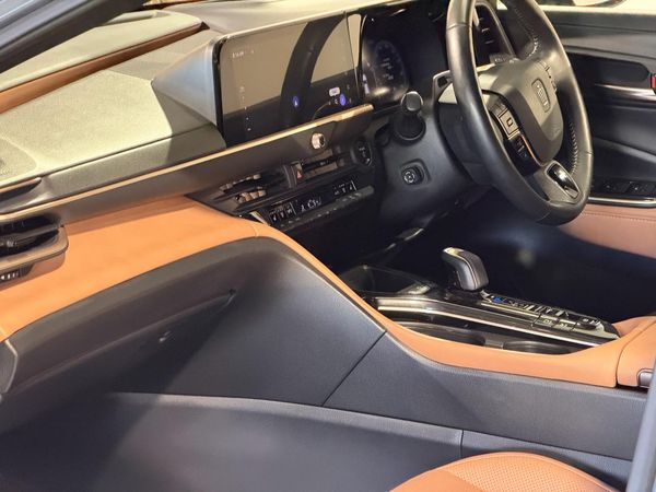 2023 Toyota Crown SPORT-HYBRID Carousel 2