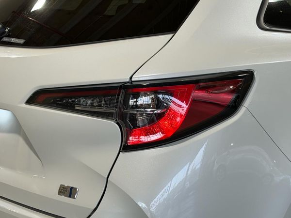 2021 Toyota Corolla Touring Hybrid-S Carousel 18