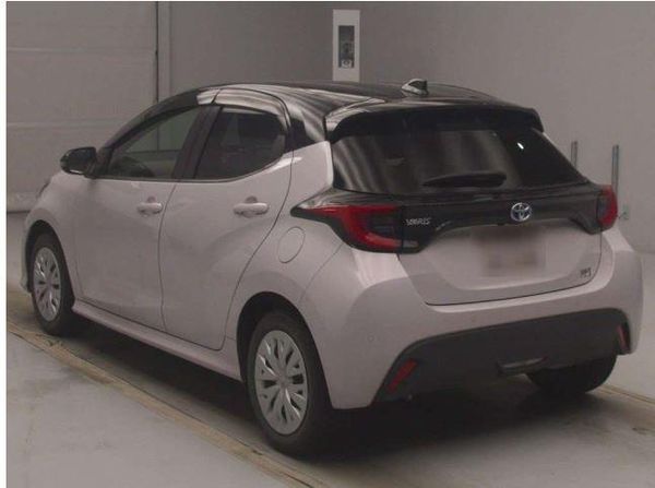 2021 Toyota Yaris HYBRID-Z Carousel 3