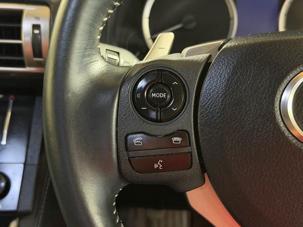 2013 Lexus IS 300h Version L Carousel 7