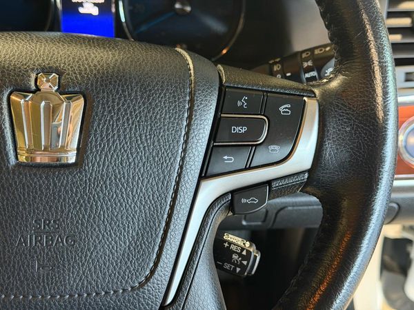 2013 Toyota Crown Hybrid Royal Saloon Carousel 8
