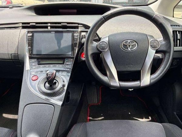 2014 Toyota Prius S Touring G's Carousel 9