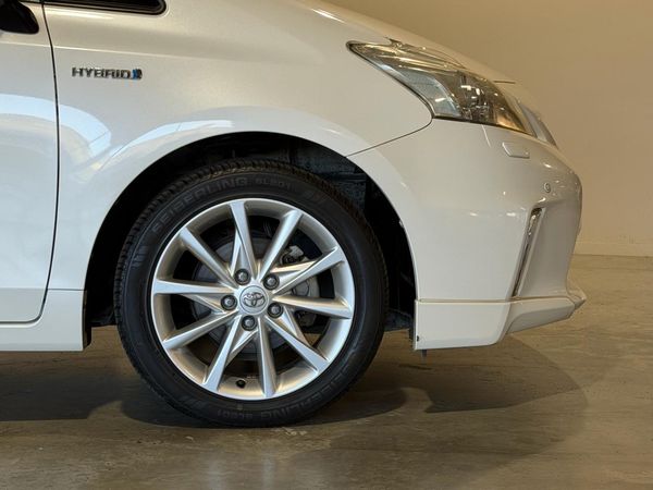 2013 Toyota Prius ALPHA S-TOURING Carousel 2