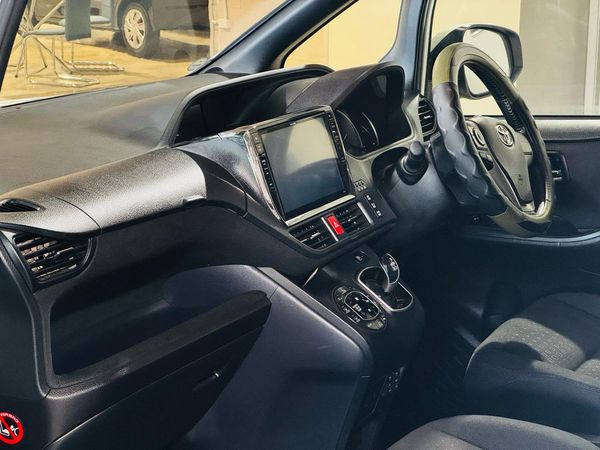 2014 Toyota Voxy Hybrid - V Grade Carousel 3