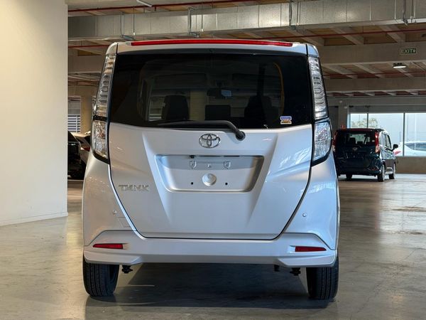 2018 Toyota Tank XS Carousel 15