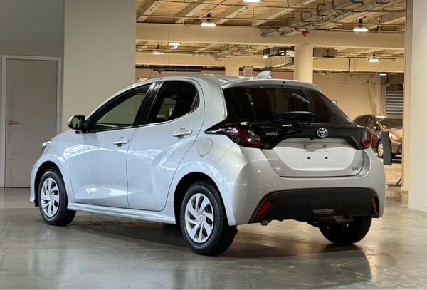 2021 Toyota Yaris Hybrid X Carousel 13