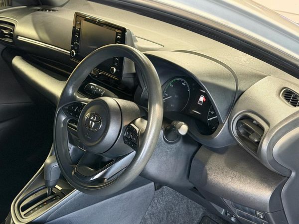 2020 Toyota Yaris Hybrid X Carousel 6