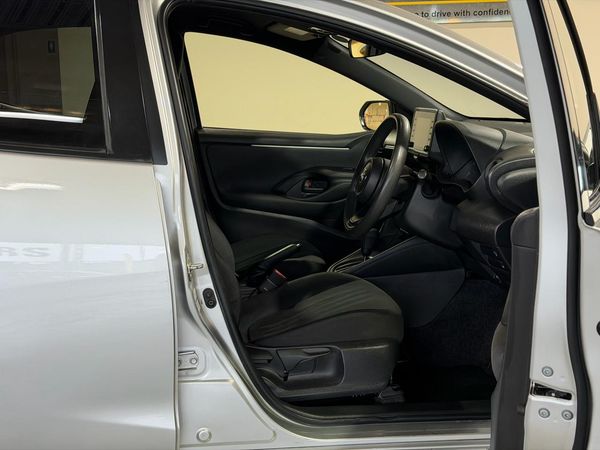 2021 Toyota Yaris Hybrid X Carousel 9