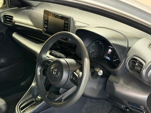 2021 Toyota Yaris Hybrid X Carousel 6