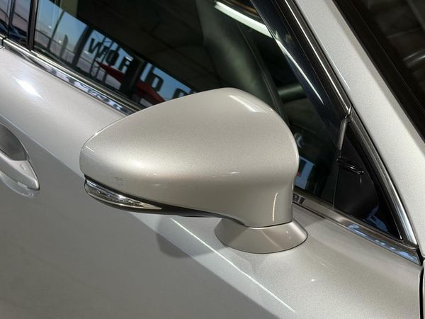 2013 Lexus IS 300h Version L Carousel 5
