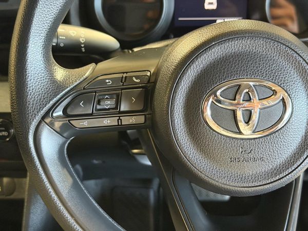 2021 Toyota Yaris Cross HYBRID-X Carousel 8
