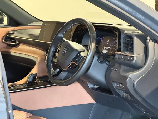2023 Toyota Crown SPORT-HYBRID Carousel 18