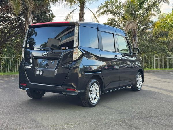 2017 Toyota Tank XS Carousel 15
