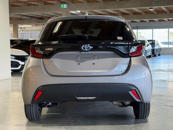 2021 Toyota Yaris Hybrid X Carousel 16