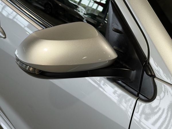 2021 Toyota Yaris Hybrid X Carousel 2