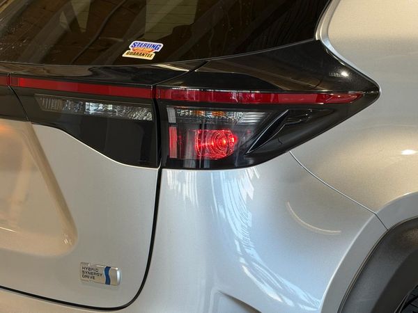 2021 Toyota Yaris Cross HYBRID-X Carousel 18