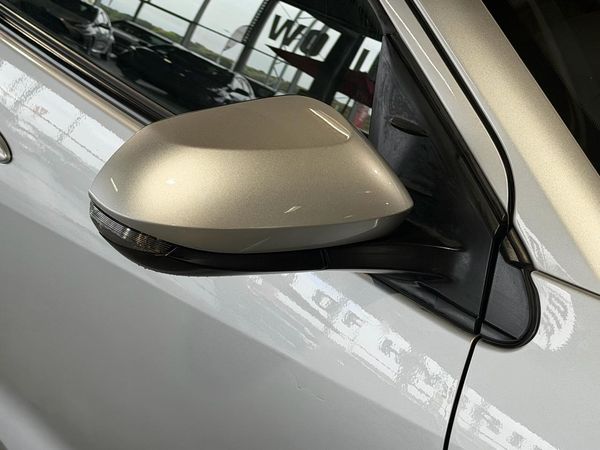 2021 Toyota Yaris Hybrid X Carousel 3