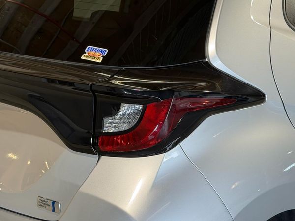 2020 Toyota Yaris Hybrid X Carousel 18