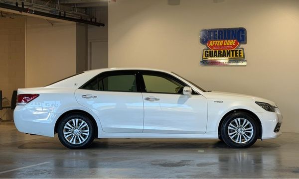 2013 Toyota Crown Hybrid Royal Saloon Carousel 1