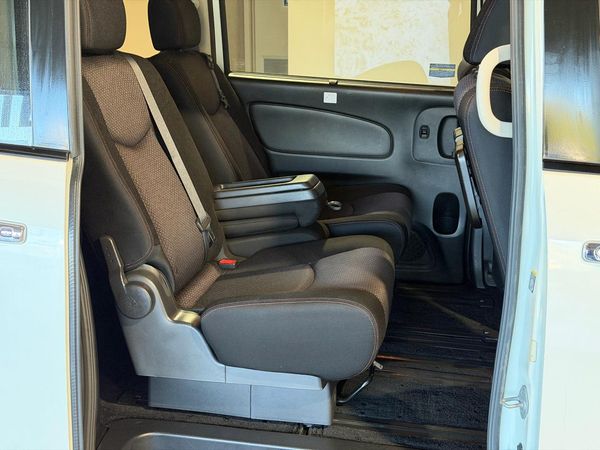 2013 Nissan Serena Highway Star S-Hybrid V Selection Carousel 4