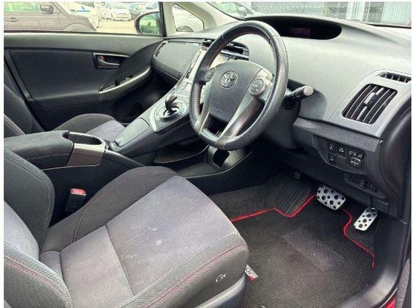 2014 Toyota Prius S Touring G's Carousel 8