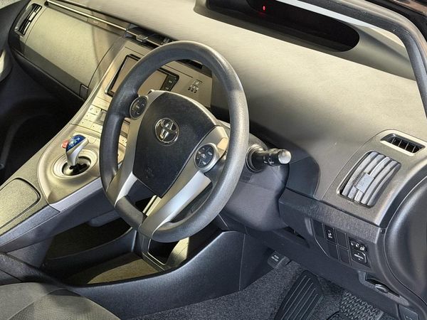 2015 Toyota Prius S -Grade Carousel 6
