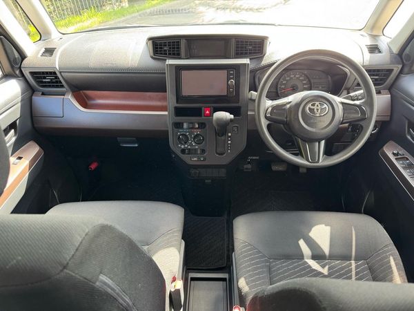 2017 Toyota Tank XS Carousel 5
