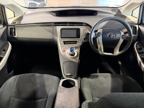 2015 Toyota Prius S -Grade Carousel 5