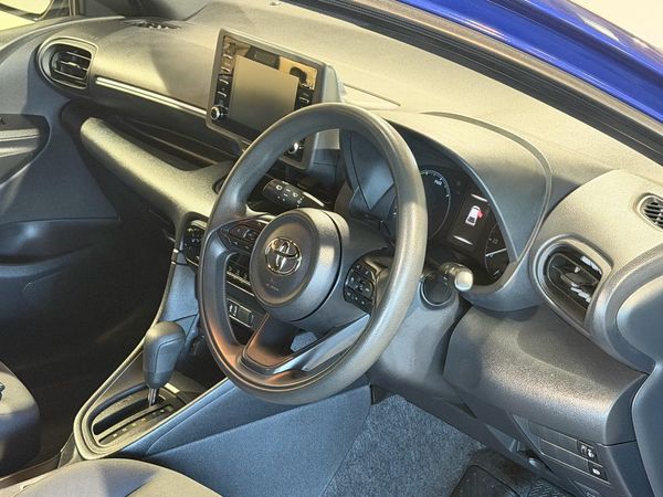 2022 Toyota Yaris Hybrid X Carousel 2