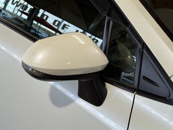 2021 Toyota Corolla Touring Hybrid-S Carousel 3