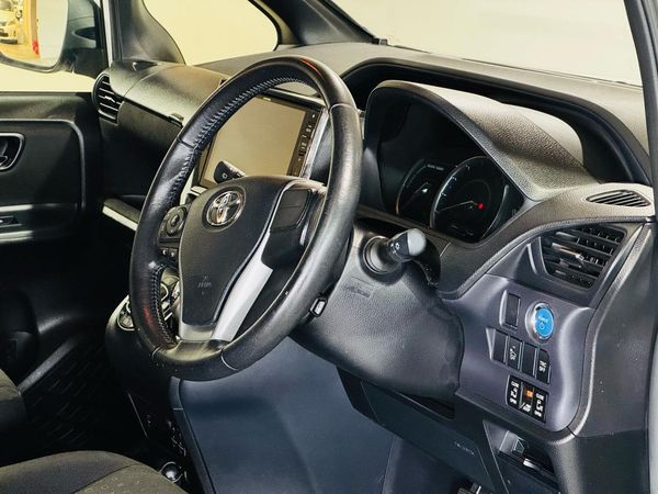 2014 Toyota Voxy Hybrid - V Grade Carousel 2