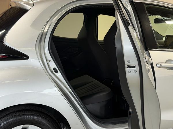 2021 Toyota Yaris Hybrid X Carousel 9