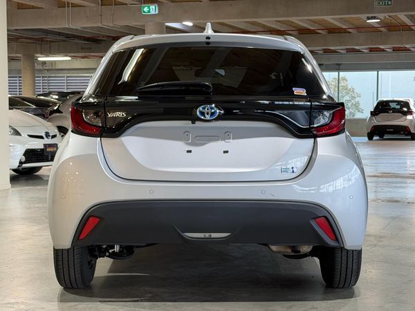 2021 Toyota Yaris Hybrid X Carousel 16