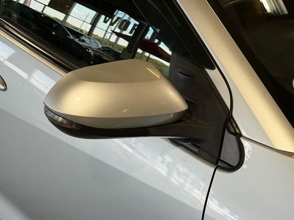 2020 Toyota Yaris Hybrid X Carousel 3