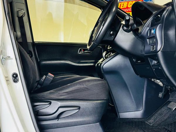2014 Toyota Voxy Hybrid - V Grade Carousel 17