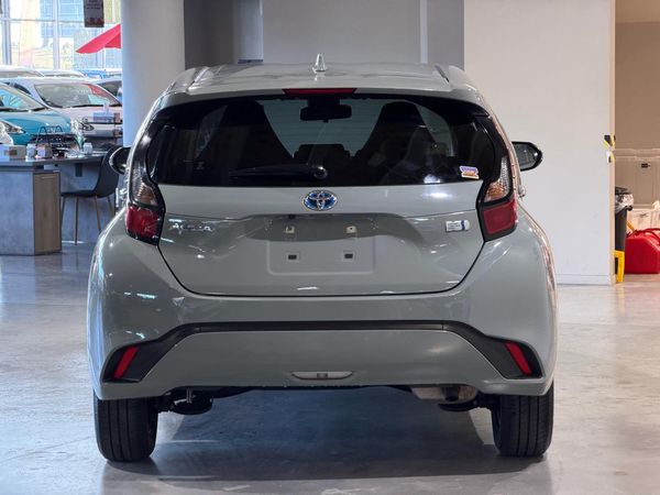 2022 Toyota Aqua X-GRADE Carousel 14