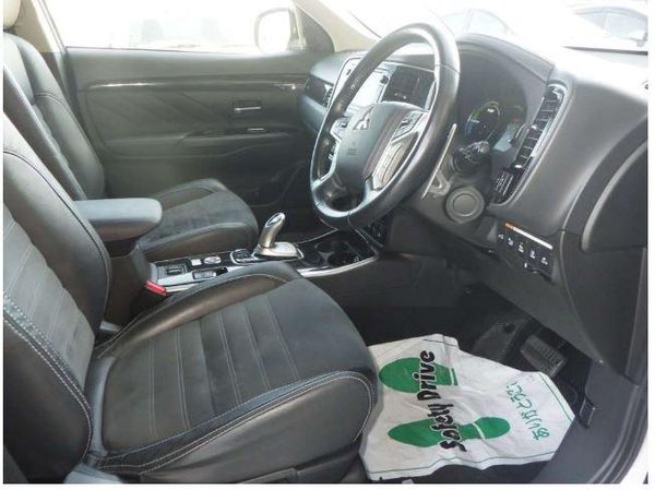 2017 Mitsubishi Outlander PHEV -G Navi Package Carousel 7