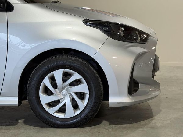 2021 Toyota Yaris Hybrid X Carousel 2