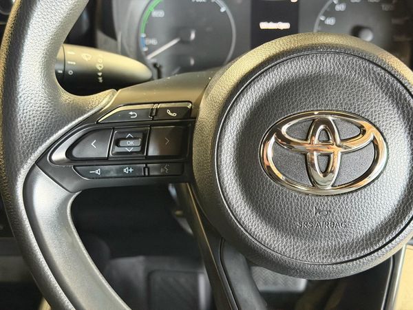 2020 Toyota Yaris Hybrid X Carousel 8