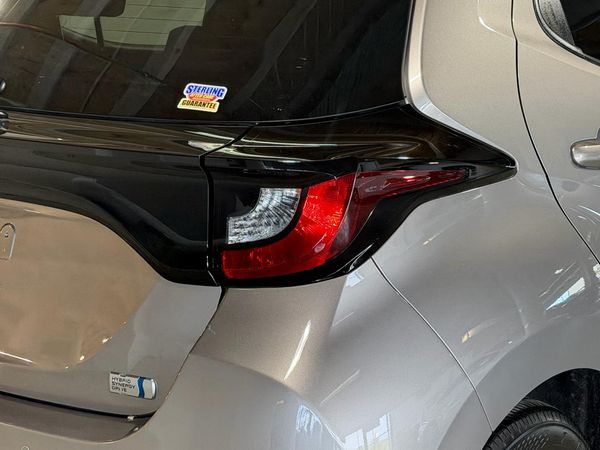 2021 Toyota Yaris Hybrid X Carousel 18